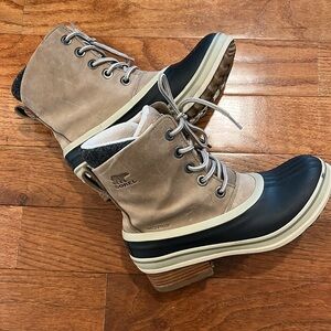 Women's Black and Tan Winter Boots